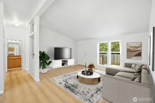 570 Ocean View Drive, Oak Harbor, WA 98277