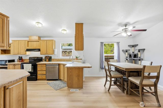 570 Ocean View Drive, Oak Harbor, WA 98277