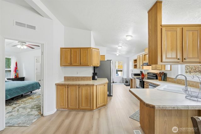 570 Ocean View Drive, Oak Harbor, WA 98277