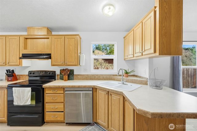 570 Ocean View Drive, Oak Harbor, WA 98277