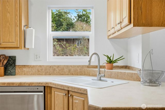 570 Ocean View Drive, Oak Harbor, WA 98277