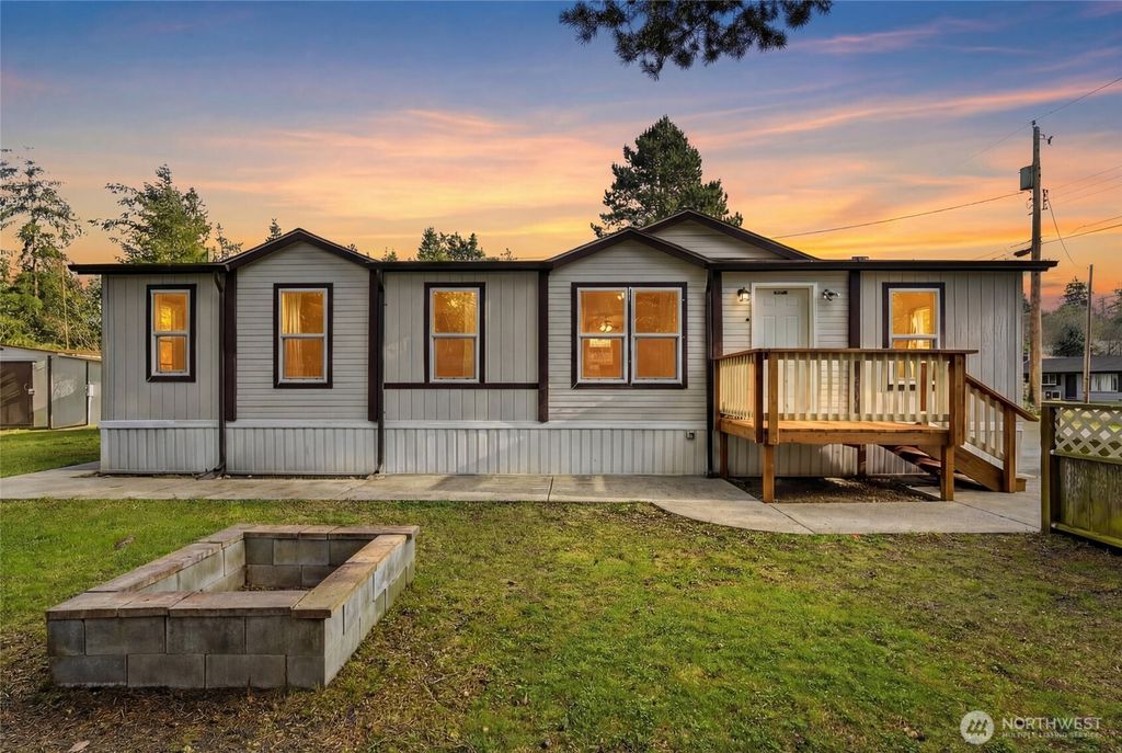 570 Ocean View Drive, Oak Harbor, WA 98277