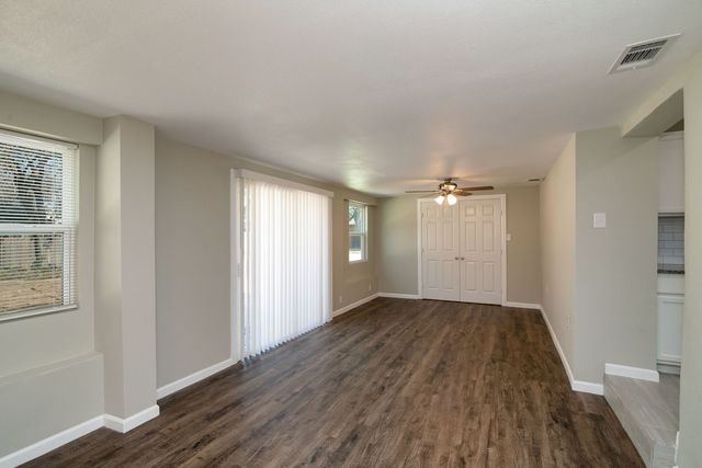 636 Schieme Street, River Oaks, TX 76114