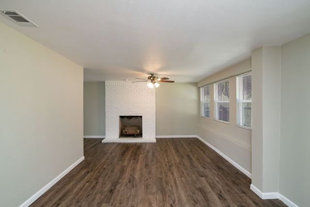 636 Schieme Street, River Oaks, TX 76114