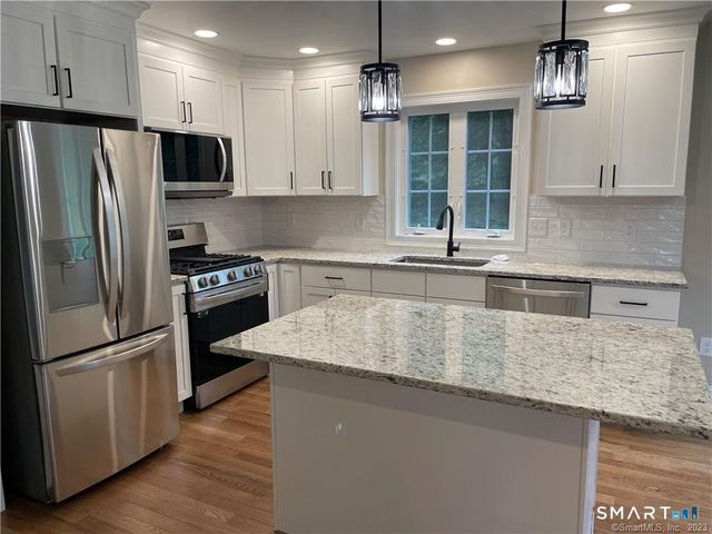 12 Sleepy Hollow Pentway, Ledyard, CT 06335