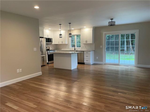 12 Sleepy Hollow Pentway, Ledyard, CT 06335