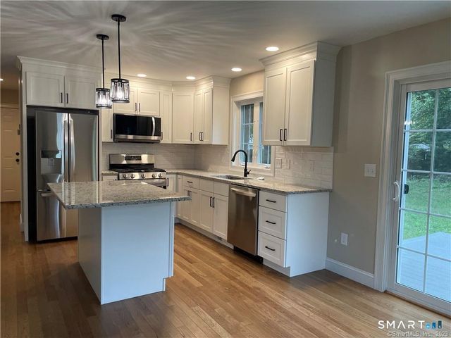 12 Sleepy Hollow Pentway, Ledyard, CT 06335