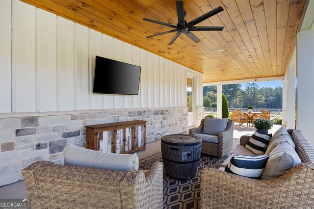 125 Perry Road, Rydal, GA 30171