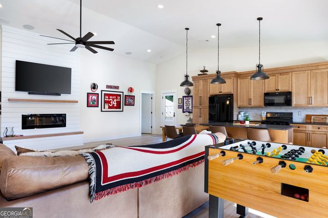 125 Perry Road, Rydal, GA 30171