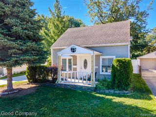 22000 Fresard Street, Saint Clair Shores, MI 48080