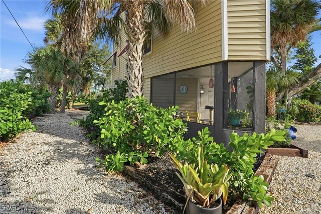 5431 Oak Ridge AVE, Fort Myers Beach, FL 33931
