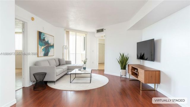 102 SW 6th Ave 401, Miami, FL 33130