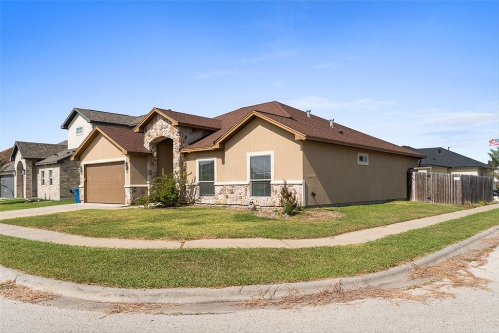 106 Chiman Dr, Portland, TX 78374 — photo 3
