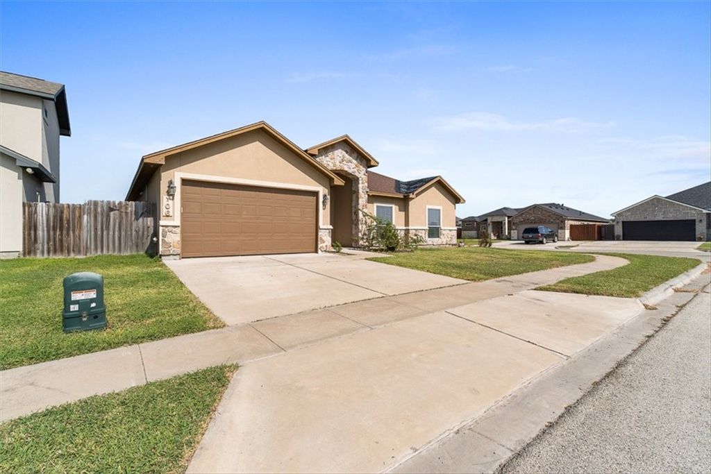 106 Chiman Dr, Portland, TX 78374 — photo 4