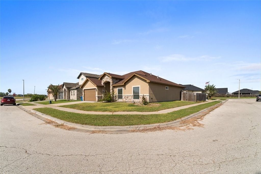106 Chiman Dr, Portland, TX 78374 — photo 5