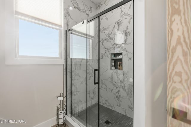 3647 Foshee Rd, Philadelphia, TN 37846