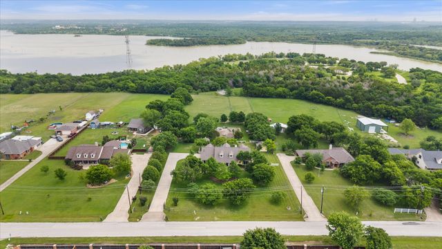 801 Seeton Road, Mansfield, TX 76063