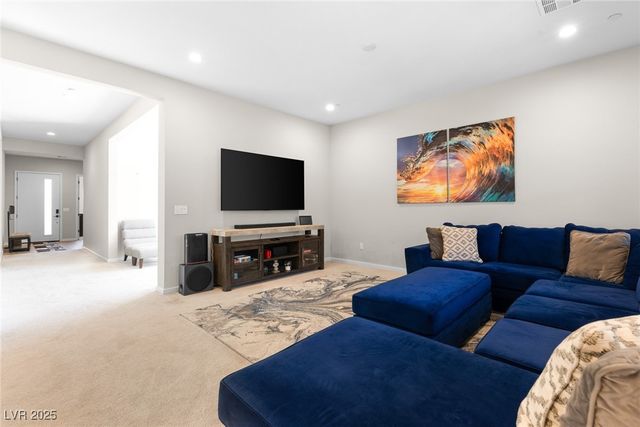 8929 Cassia Winds Street, Las Vegas, NV 89166