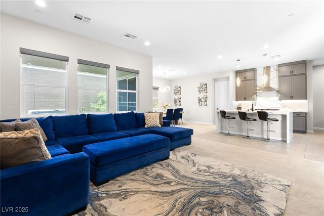 8929 Cassia Winds Street, Las Vegas, NV 89166