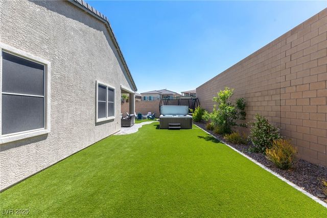 8929 Cassia Winds Street, Las Vegas, NV 89166