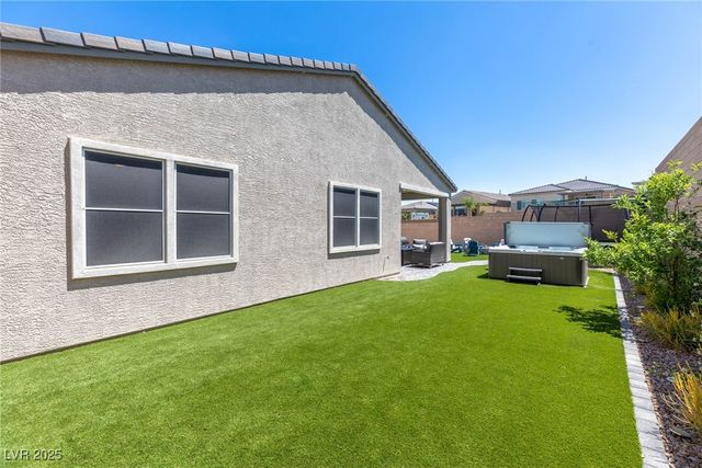 8929 Cassia Winds Street, Las Vegas, NV 89166