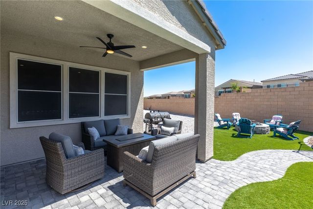 8929 Cassia Winds Street, Las Vegas, NV 89166