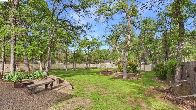 20574 Tanner Dr, Soulsbyville, CA 95372