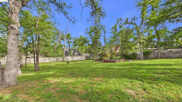 20574 Tanner Dr, Soulsbyville, CA 95372