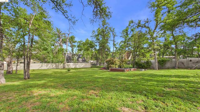 20574 Tanner Dr, Soulsbyville, CA 95372