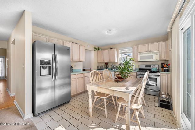33 Bryce Canyon Road, Howell, NJ 07731