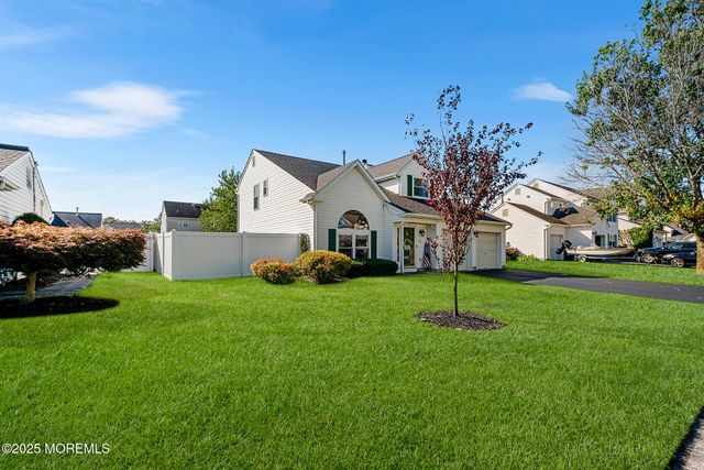 33 Bryce Canyon Road, Howell, NJ 07731