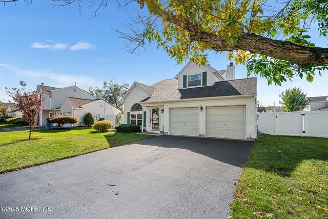 33 Bryce Canyon Road, Howell, NJ 07731