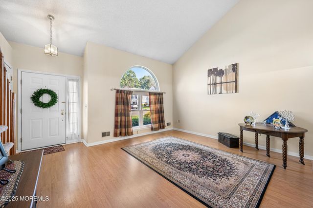 33 Bryce Canyon Road, Howell, NJ 07731