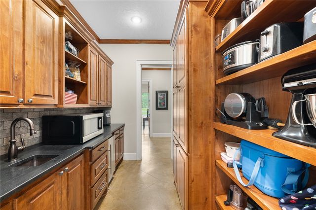 3906 County Road 157, Bedias, TX 77831