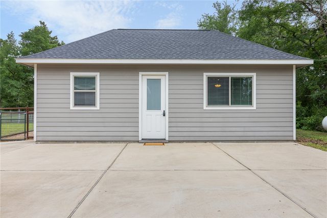 3906 County Road 157, Bedias, TX 77831