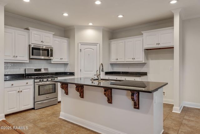 811 Flambant Drive, Broussard, LA 70518