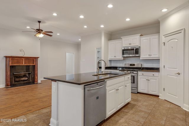 811 Flambant Drive, Broussard, LA 70518