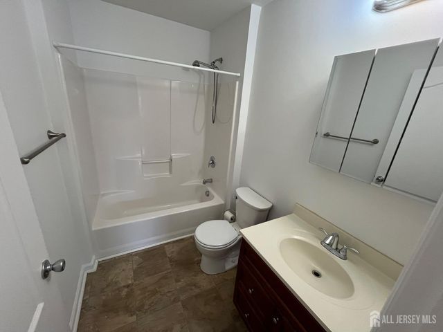 16 E Kupsch Street E C, Sayreville, NJ 08872