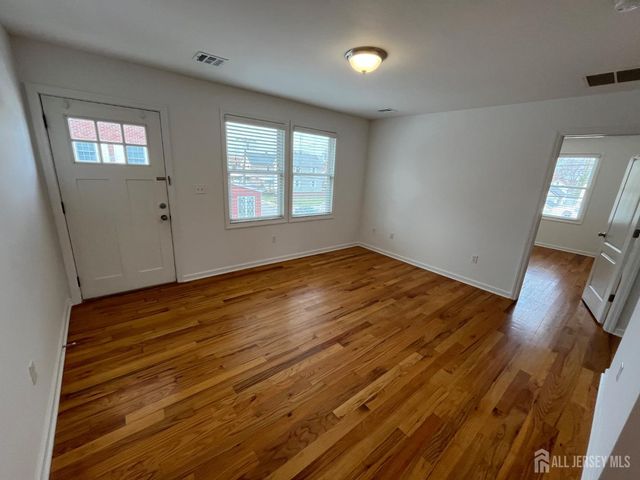 16 E Kupsch Street E C, Sayreville, NJ 08872