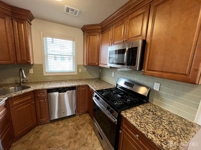 16 E Kupsch Street E C, Sayreville, NJ 08872