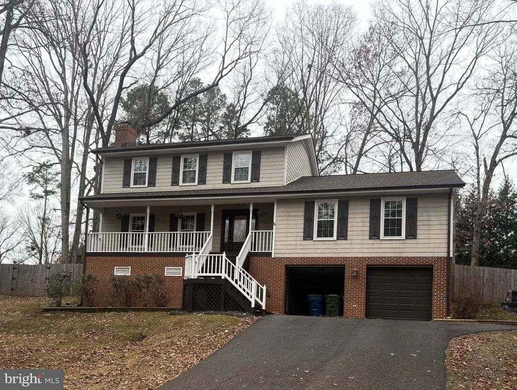 516 GLENEAGLE DR, Fredericksburg, VA 22405