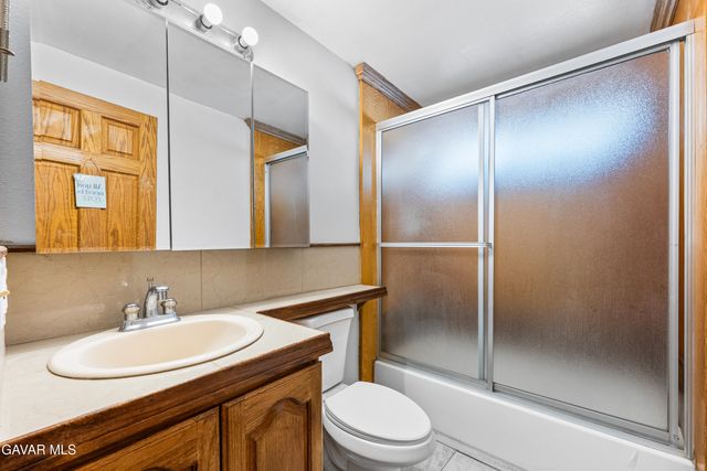 49225 W 45th Street, Lancaster, CA 93536