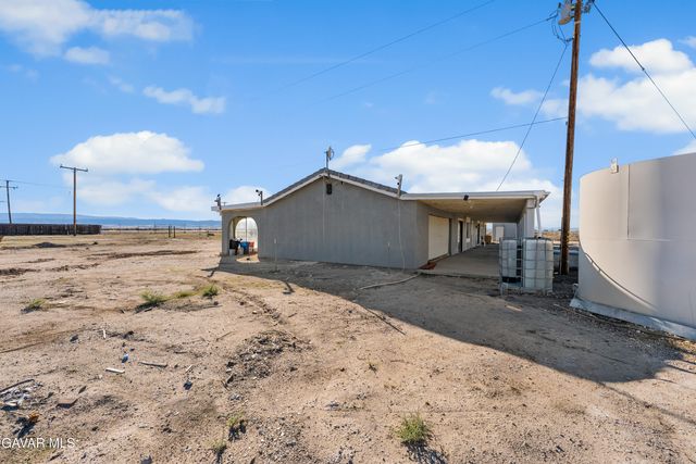 49225 W 45th Street, Lancaster, CA 93536