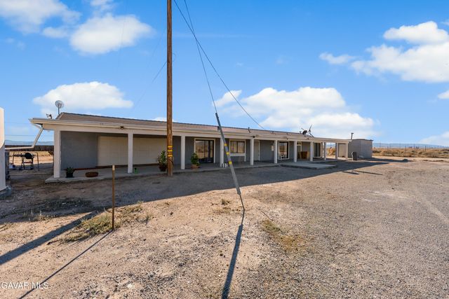 49225 W 45th Street, Lancaster, CA 93536