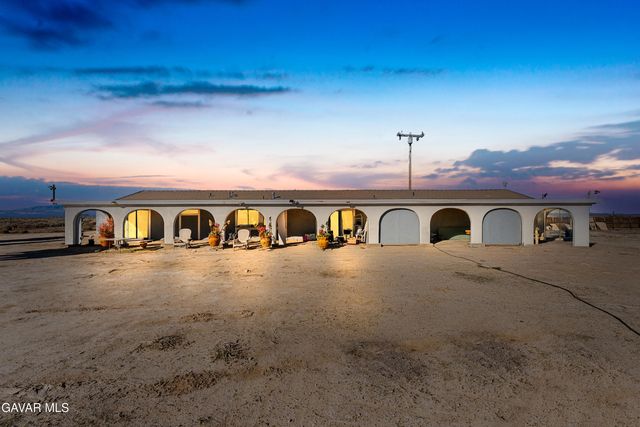 49225 W 45th Street, Lancaster, CA 93536