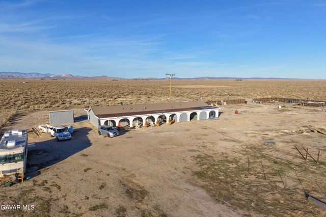 49225 W 45th Street, Lancaster, CA 93536