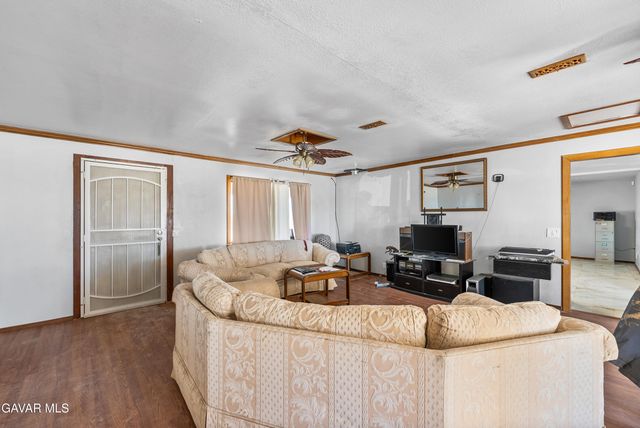 49225 W 45th Street, Lancaster, CA 93536