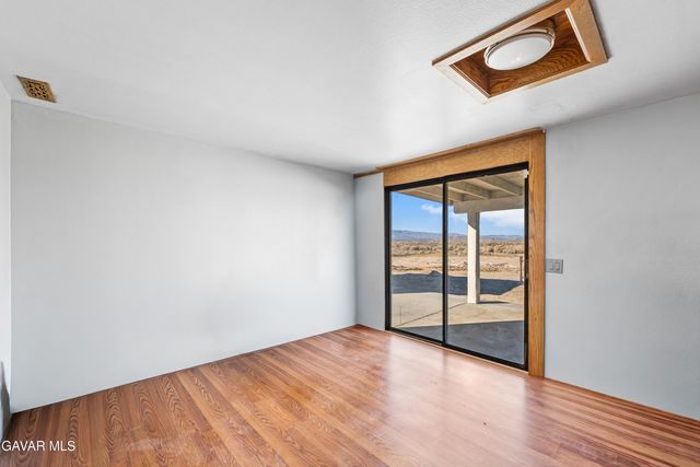 49225 W 45th Street, Lancaster, CA 93536