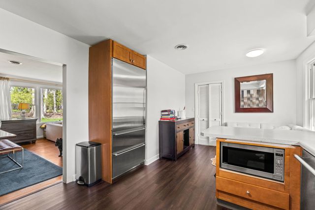 219 E Sheridan Road, Lake Bluff, IL 60044