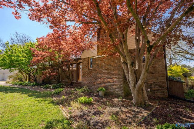 2405 Old Creek Trail SE, Decatur, AL 35603